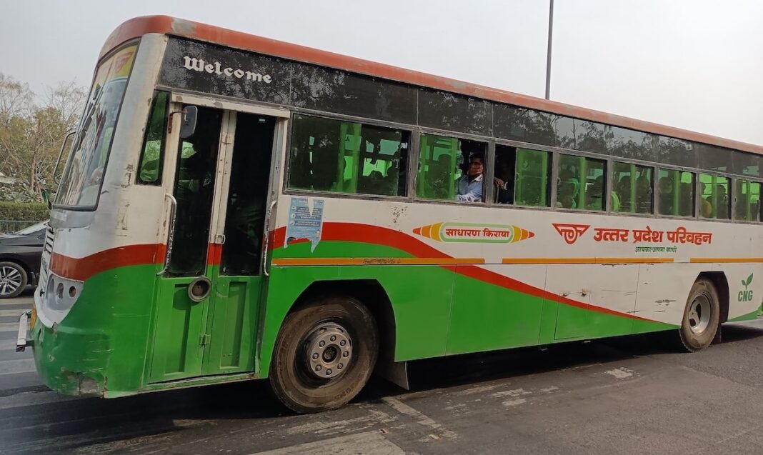 agra roadways up buses